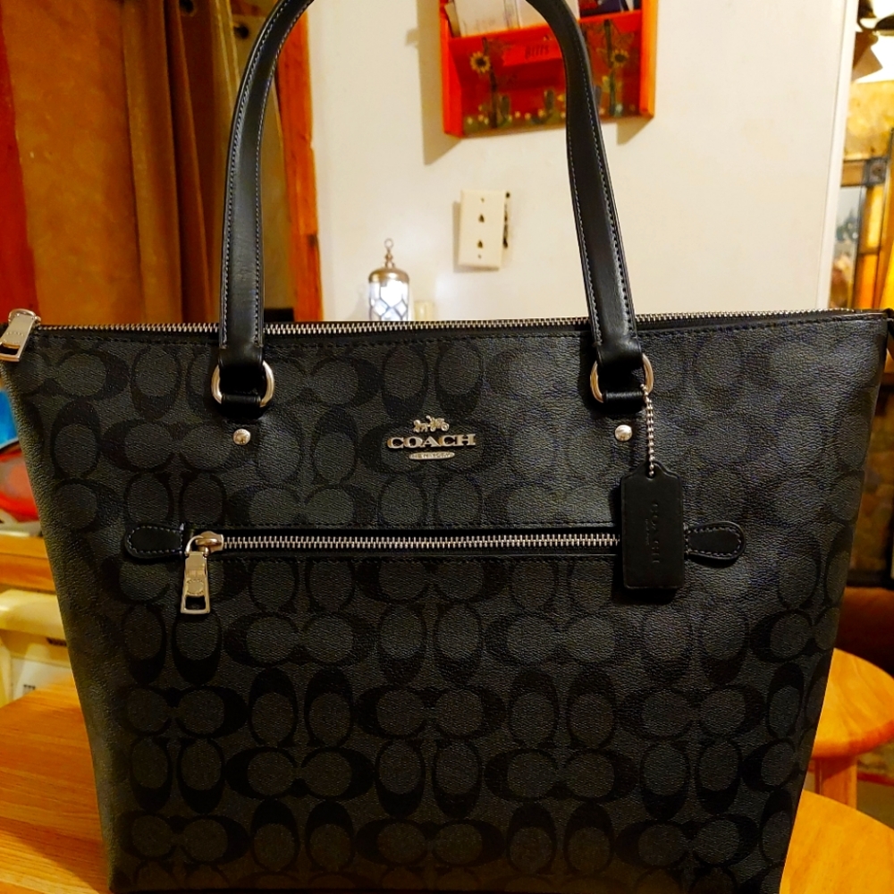 COACH (NEW) With Tags Gallery Tote In Signature Canvas Silver/Graphite/Black💝👜